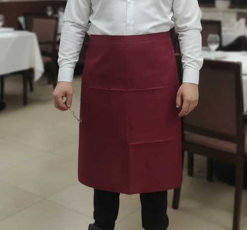 Бордовый фартук официанта