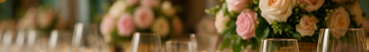 <p>
	 Банкет — неизменный и приятный спутник любого торжества, будь то свадьба, юбилей, день рождения, выпускной и еще множество других значимых событий. Предлагаем несколько вариантов, где можно провести банкет.
</p>