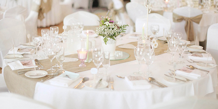 Как украсить стол на свадьбу