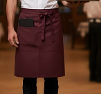 Бордовый фартук официанта